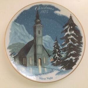 The Danbury Mint 1975 Limited Edition Christmas Plate "Silent Night"/NEW IN BOX!